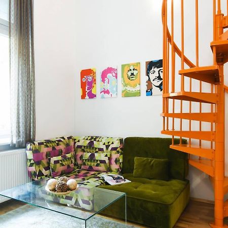 Central & Colorful Studio With Air Conditioning Budapeste Exterior foto