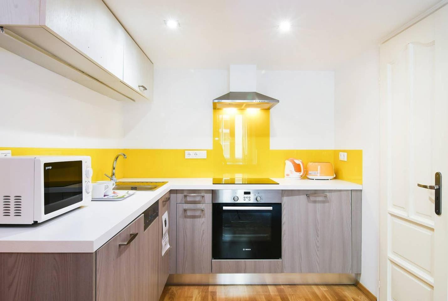 Central & Colorful Studio With Air Conditioning Budapeste Exterior foto