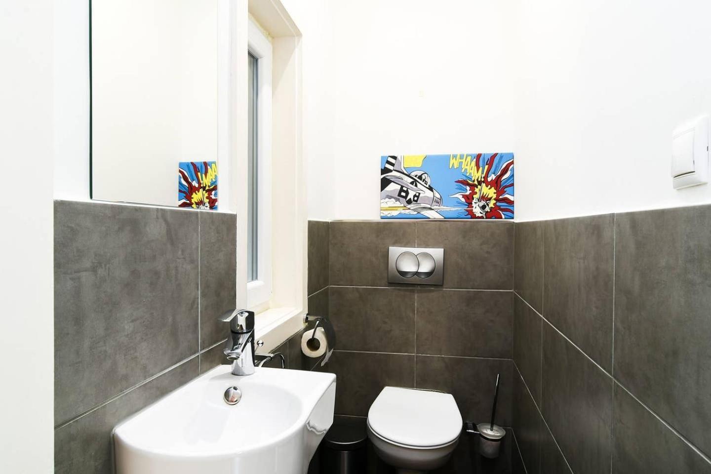Central & Colorful Studio With Air Conditioning Budapeste Exterior foto