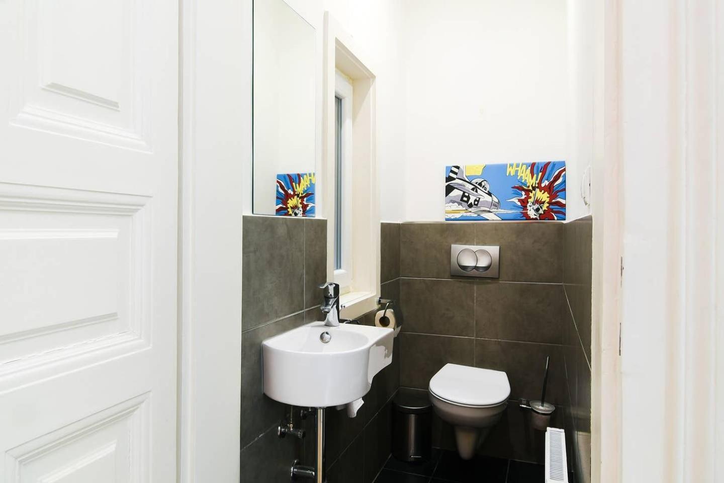 Central & Colorful Studio With Air Conditioning Budapeste Exterior foto