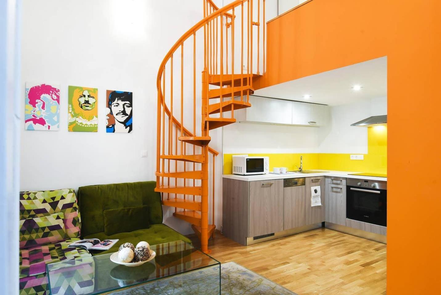 Central & Colorful Studio With Air Conditioning Budapeste Exterior foto