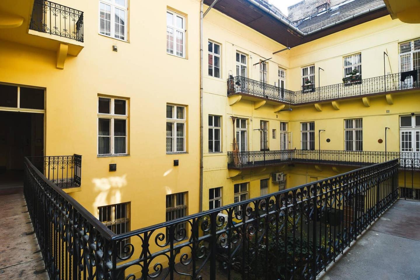 Central & Colorful Studio With Air Conditioning Budapeste Exterior foto