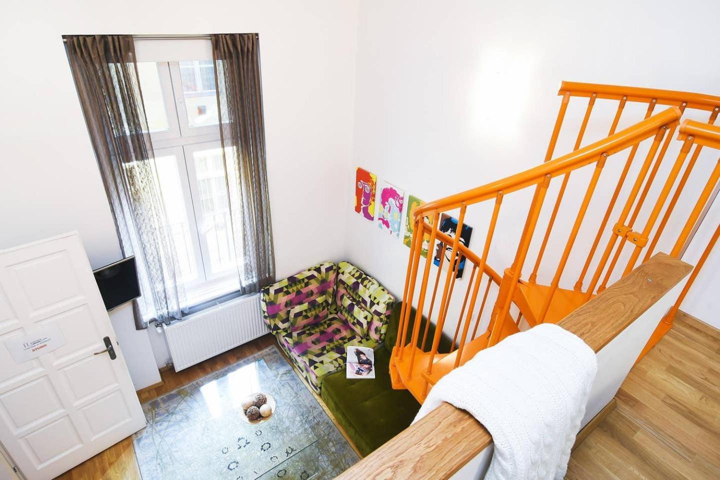 Central & Colorful Studio With Air Conditioning Budapeste Exterior foto